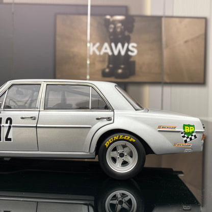 Minichamps 1/18 Benz 300SEL 6.8AMG Red Pig - Modelo de coche de resina, regalo de colección