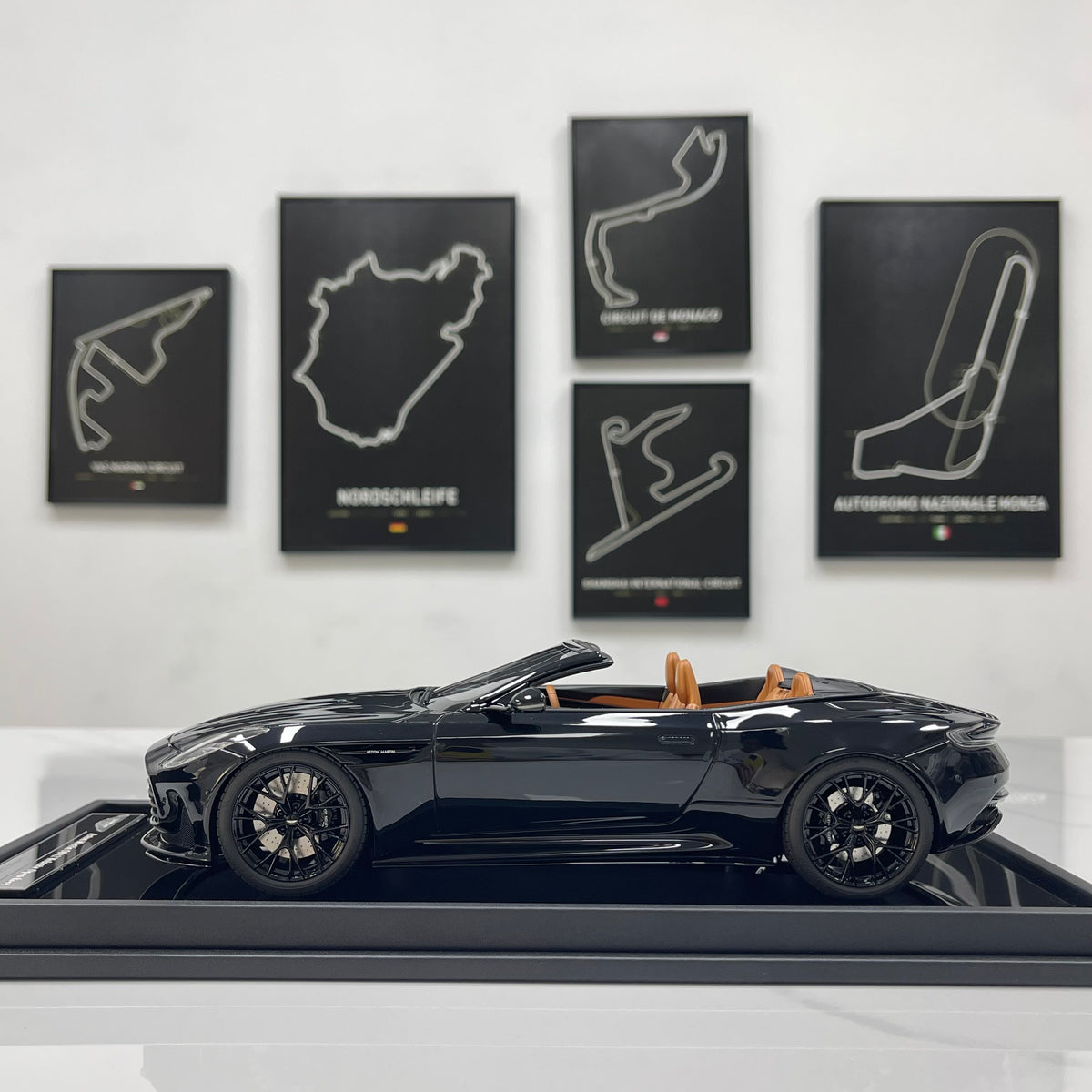 MOTORHELIX 1/18 Aston Martin DB12 Volante Convertible - Ink Black (MH398)