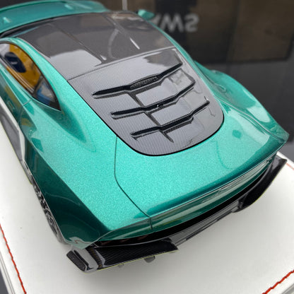RUNNER 1/18 Aston Martin Valour Simulation Car Model Collection