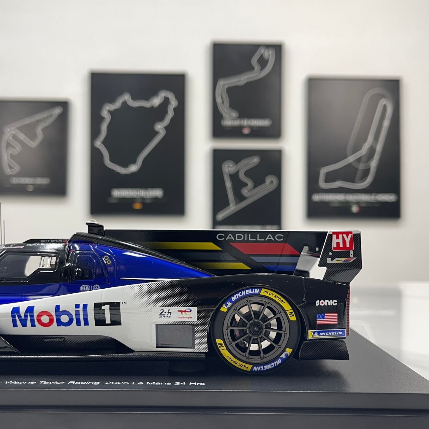 Topspeed 1/18 Cadillac V-Series.R #101 (Cadillac Wayne Taylor Racing) – Blue Livery (TS0643)