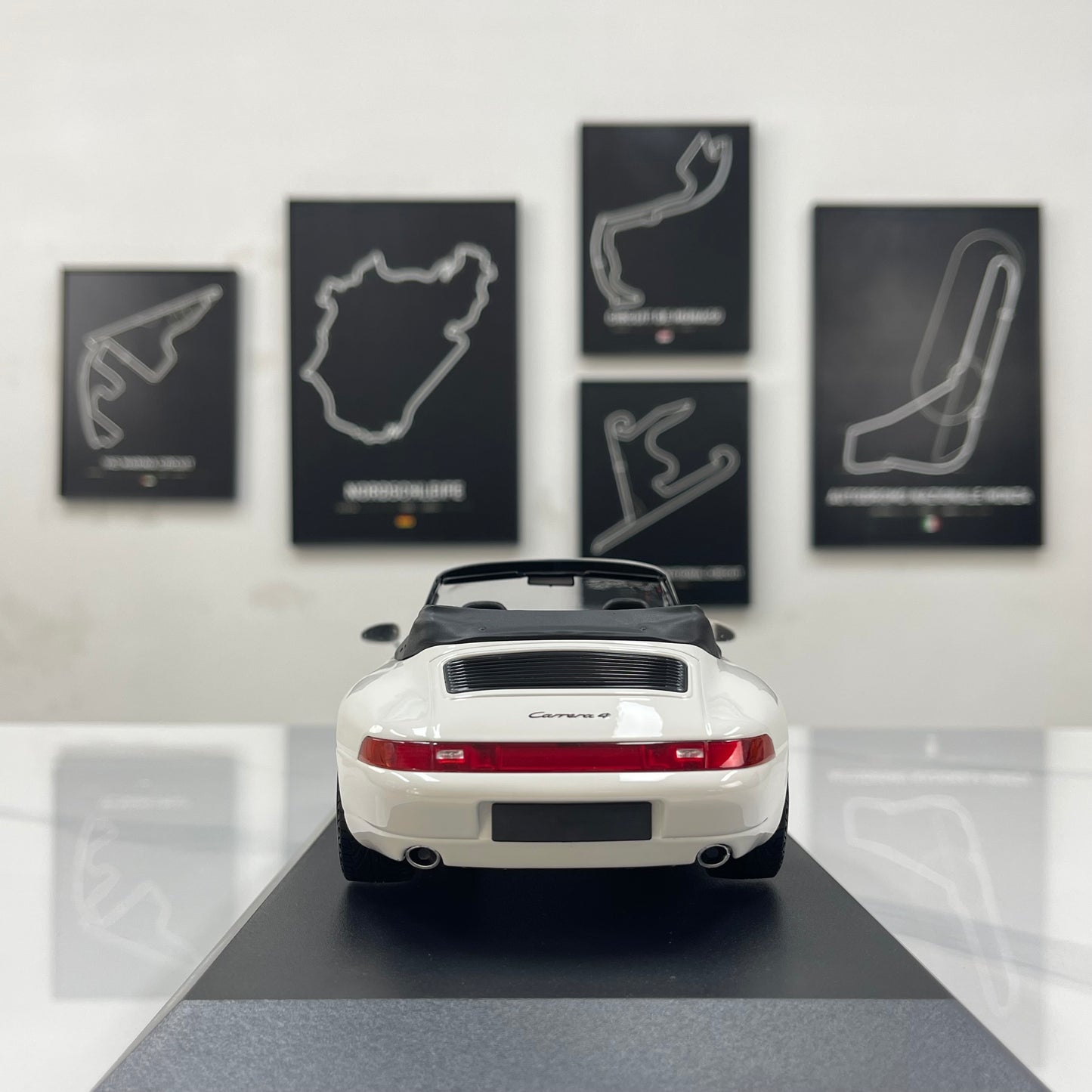 MINICHAMPS 1/18 Porsche 911 (993) Cabriolet White 155061131