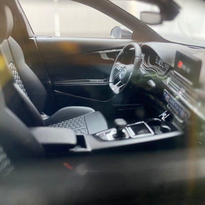 Adornos de simulación de coche verde Audi RS 5 COMPETITIONE a escala 1/18 GT Spirit