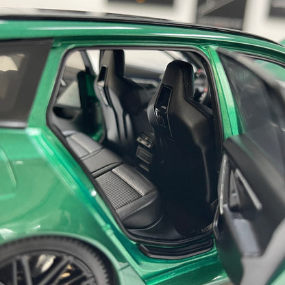 MINICHAMPS 1/18 BMW M5 Touring (2024) – Metallic Green – 110023902