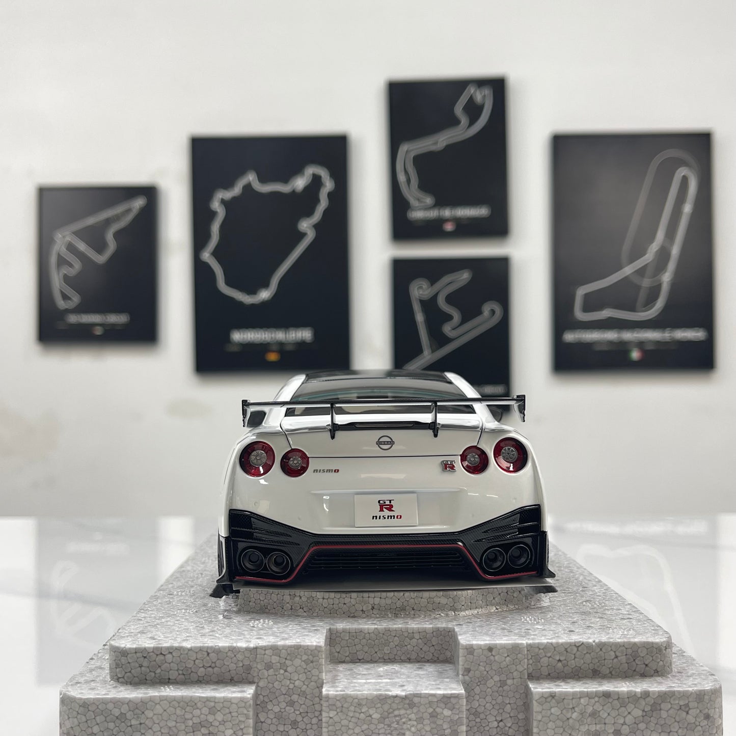 MOTORHELIX 1/18 Nissan GT-R NISMO (R35) Special Edition 2022 Brilliant Pearl White MH378