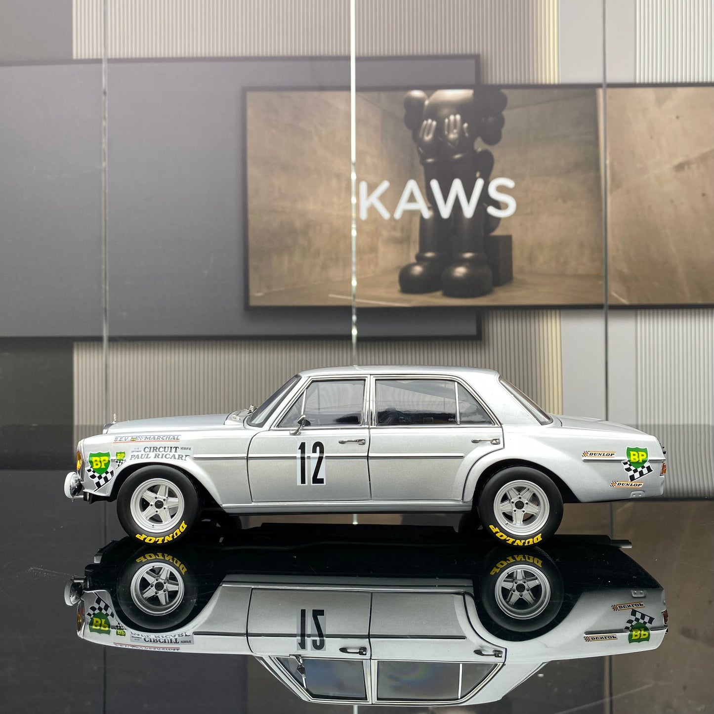 Minichamps 1/18 Benz 300SEL 6.8AMG Red Pig - Modelo de coche de resina, regalo de colección