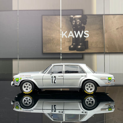 Minichamps 1/18 Benz 300SEL 6.8AMG Red Pig - Modelo de coche de resina, regalo de colección