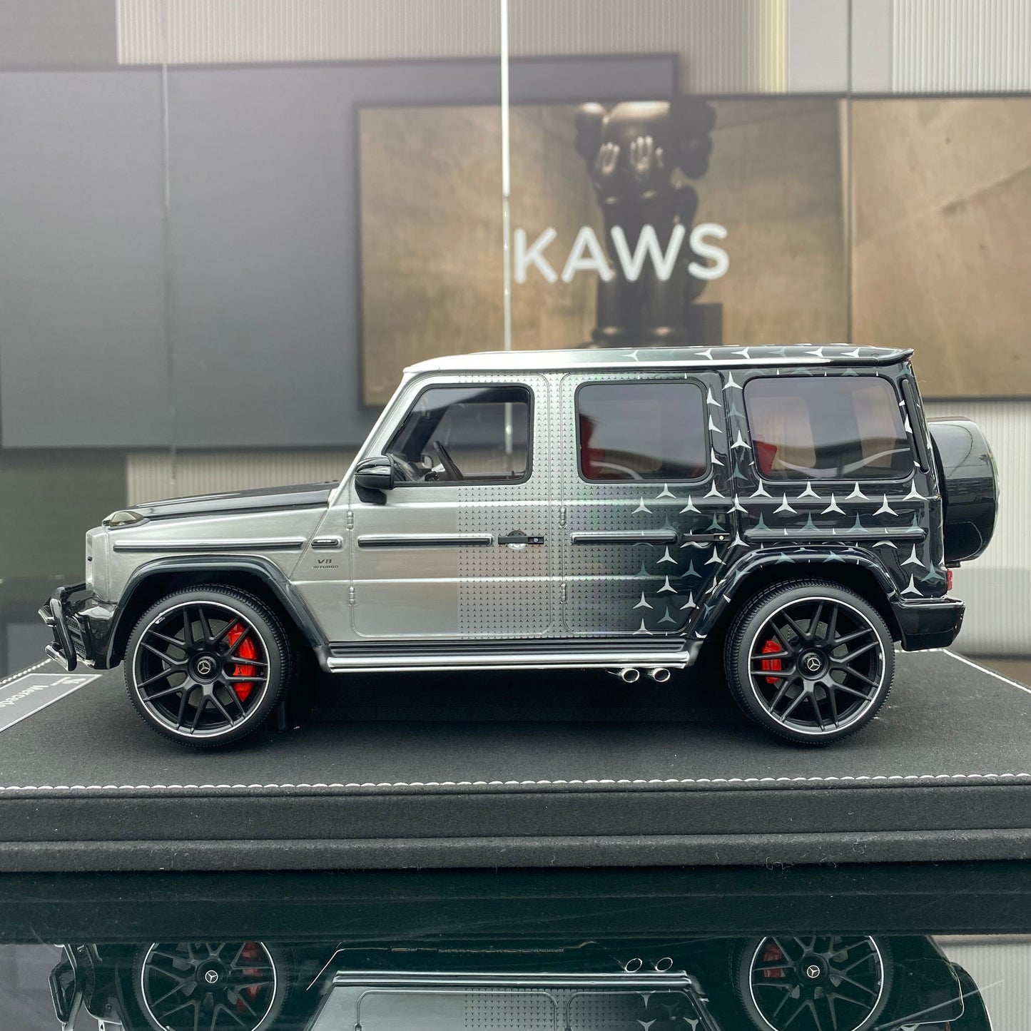 Vehicle Art 1/18 Mercedes-Benz AMG G63 Star Painting Resin Simulation Car Model Collection