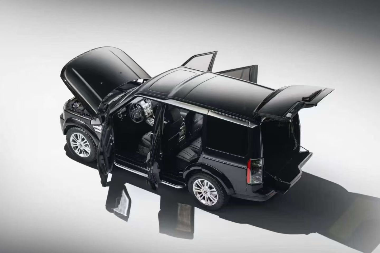 WHELART 1/18 Land Rover Discovery 4 Black Diecast Fully Opening Car Model