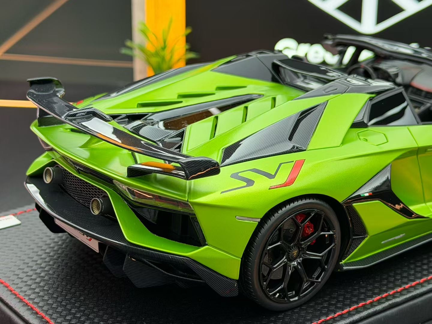MR 1:18 Lamborghini Aventador SVJ Roadster Verde Alcheo 31/49 DDJ076
