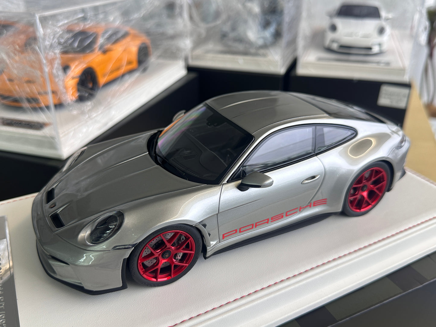 IVY 1/18 Porsche 911 S/T (992)