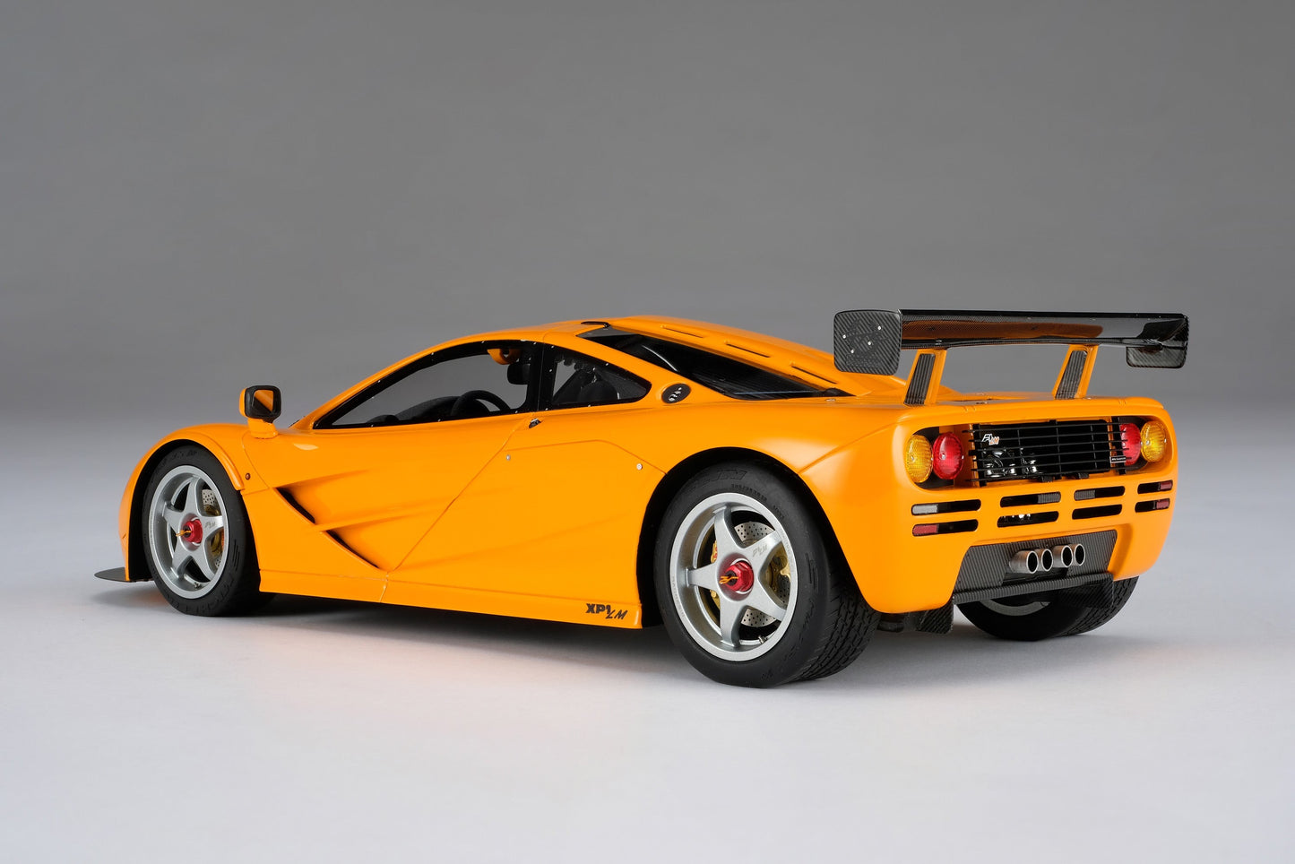 Amalgam 1/18 McLaren F1LM yellow simulation car model birthday gift ornament
