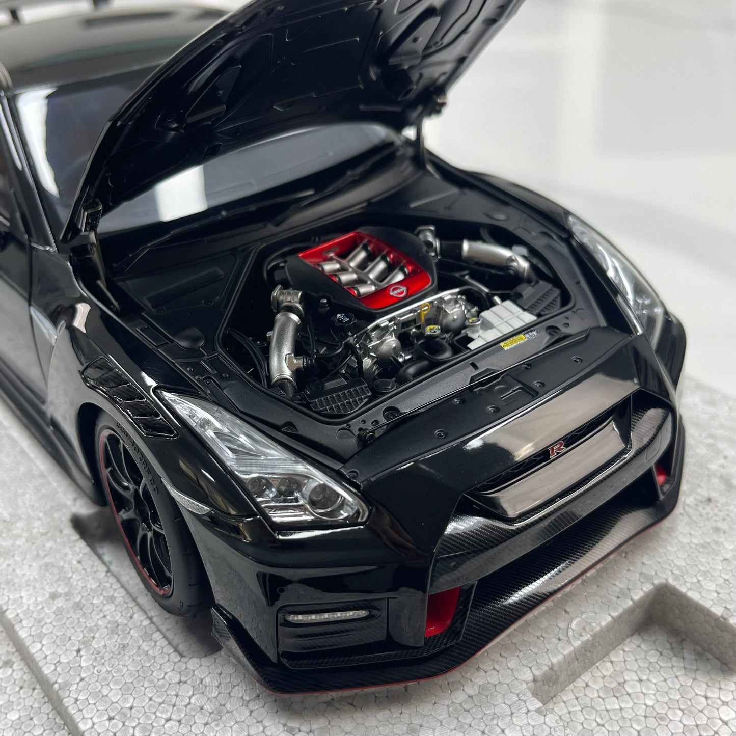 MOTORHELIX 1/18 Nissan GT-R NISMO (R35) Special Edition 2022 – Meteor Flake Black (MH379)