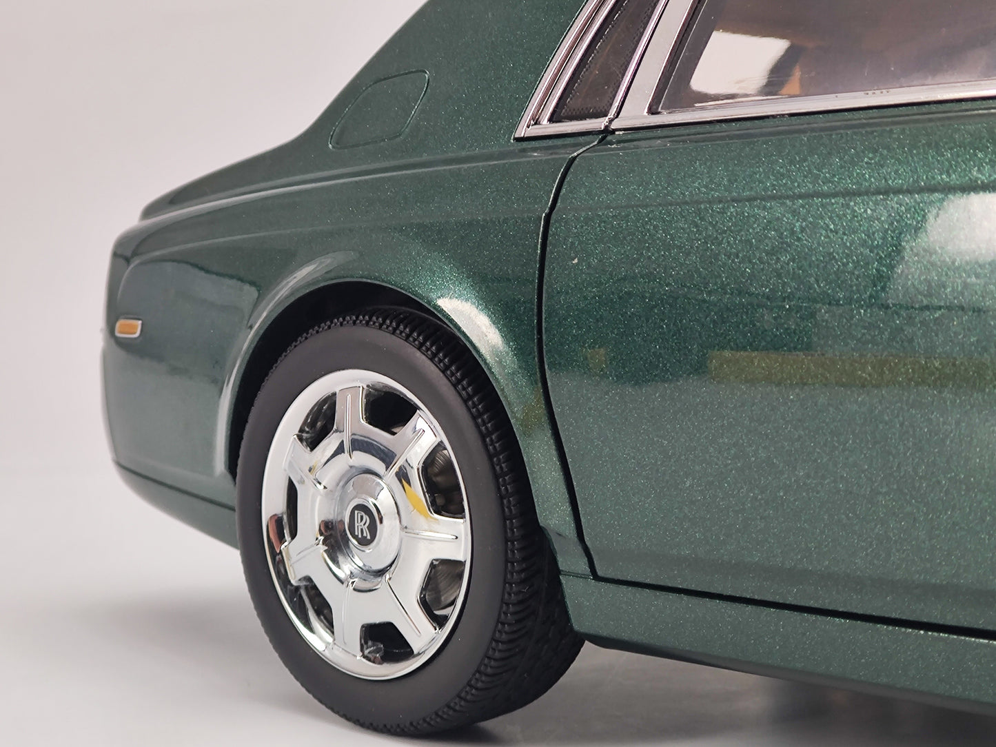 Kyosho 1/18 Rolls-Royce Phantom Peninsula Green Alloy Model Car