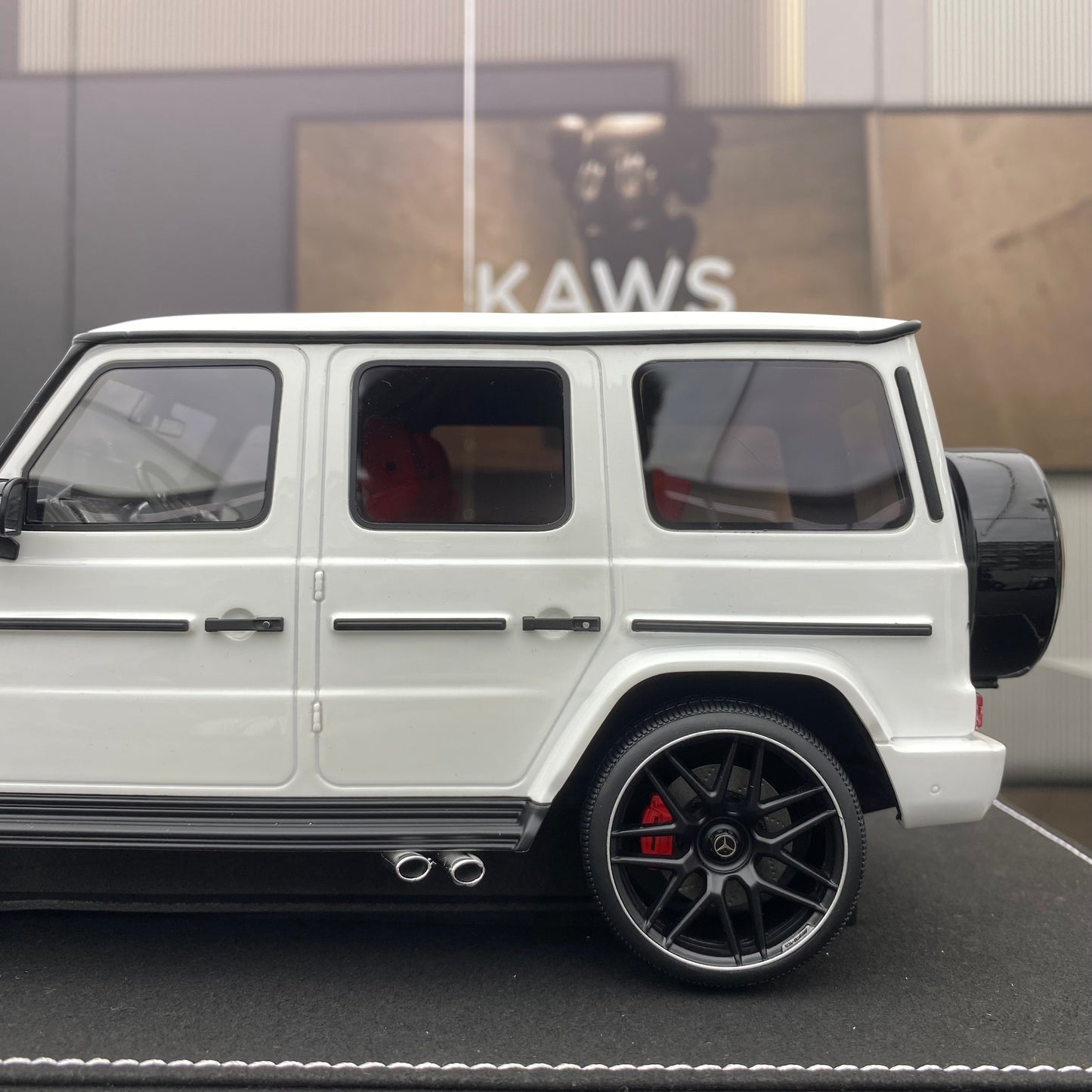 VEHICLE Art 1/18 Mercedes-Benz G63 White Limited Edition Car Model Ornament