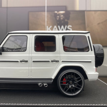 VEHICLE Art 1/18 Mercedes-Benz G63 White Limited Edition Car Model Ornament