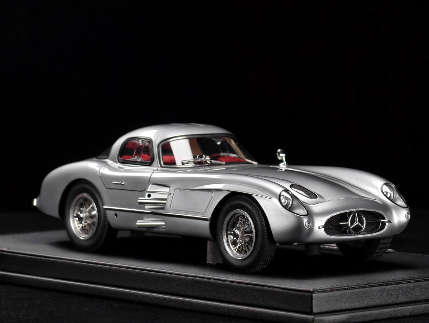 V8 MODEL 1/18 Mercedes-Benz 300SLR Resin Car Model with opening hood and detailed engine.