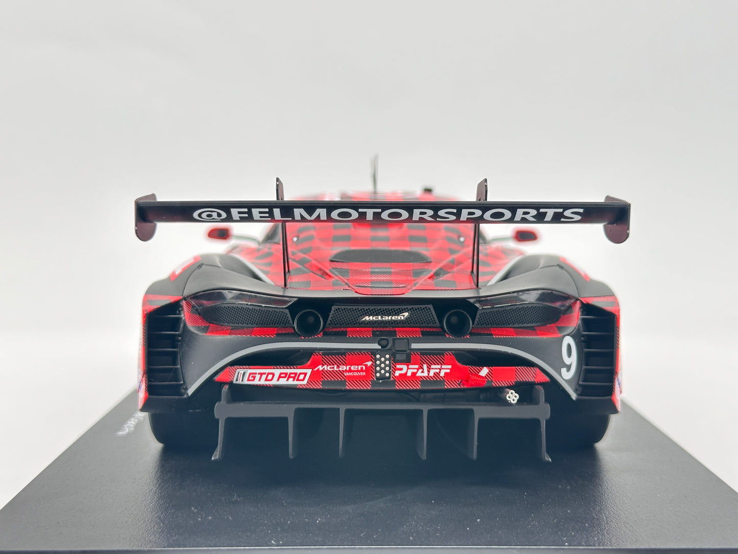 TOPSPEED 1/18 McLaren 720S GT3 Evo #9 Pfaff Motorsports Plaid Red Plaid Resin Model