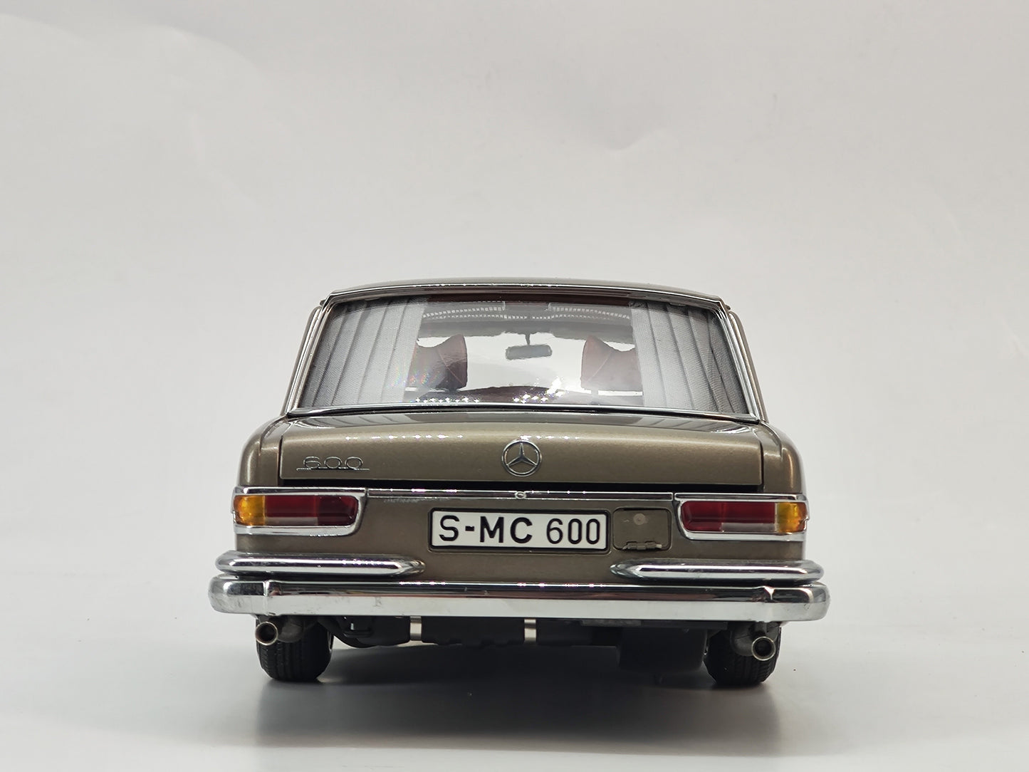 CMC 1/18 Mercedes-Benz Pullman Gold Sunroof Edition Alloy Simulation Car Model Birthday Gift Ornaments