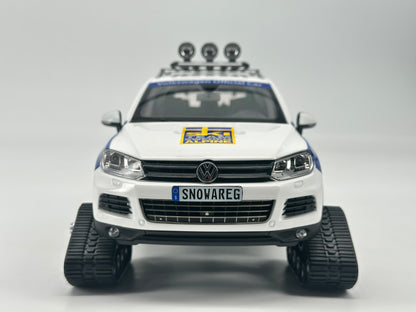 Kyosho 1/18 Volkswagen Touareg Snowmobile Alloy Simulation Model Car Ornaments Birthday Gift