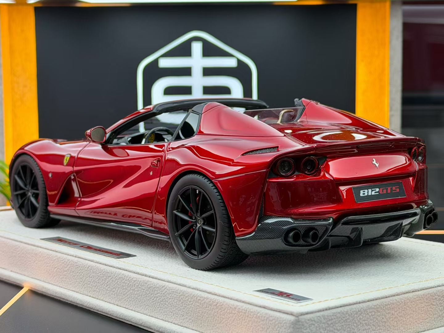 MR 1:18 Ferrari 812 GTS Metallic Red Christmas Special Edition 08/16 DDJ051