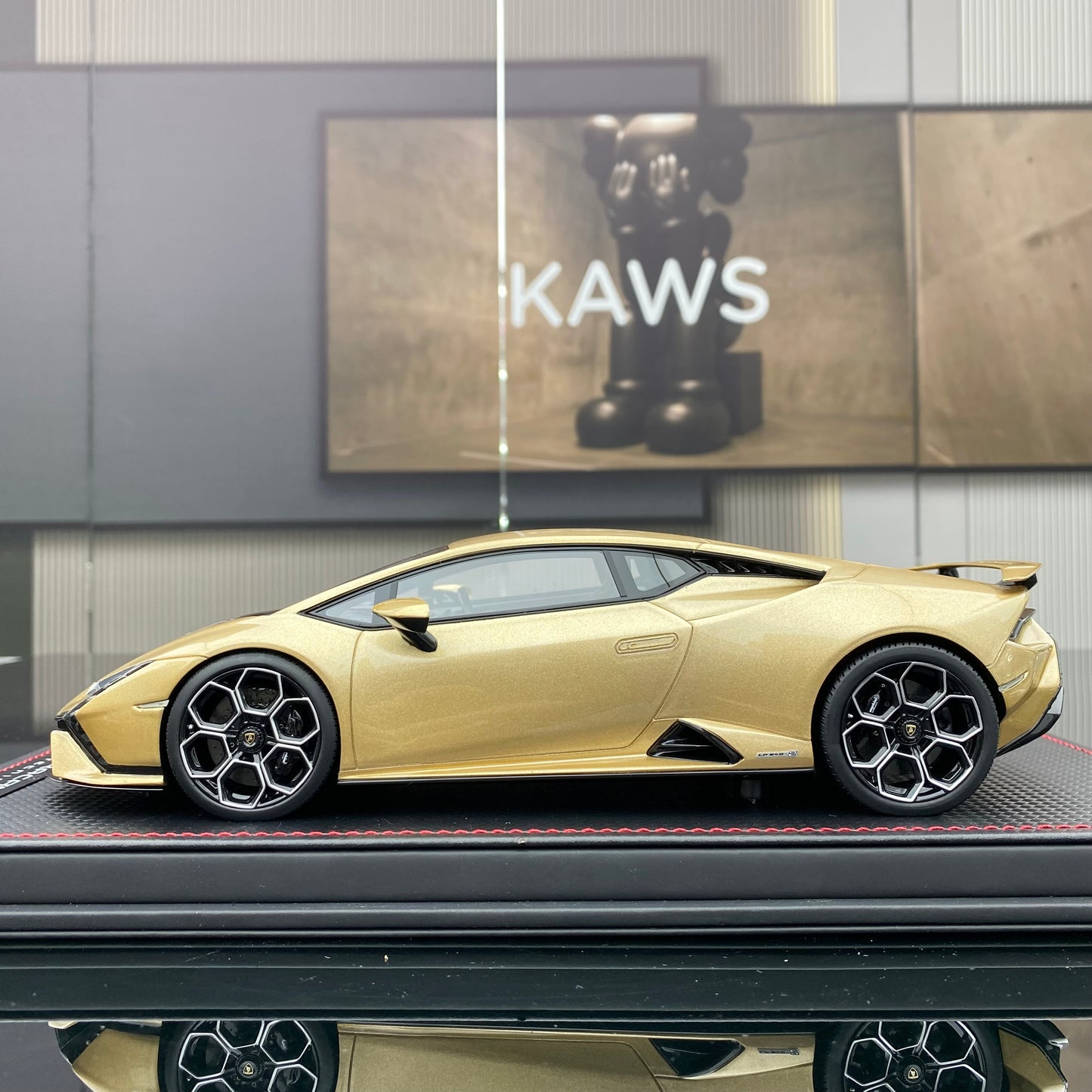 Lamborghini Huracan LP640-2 Tecnica Sunburst Gold Edición Limitada a escala 1/18