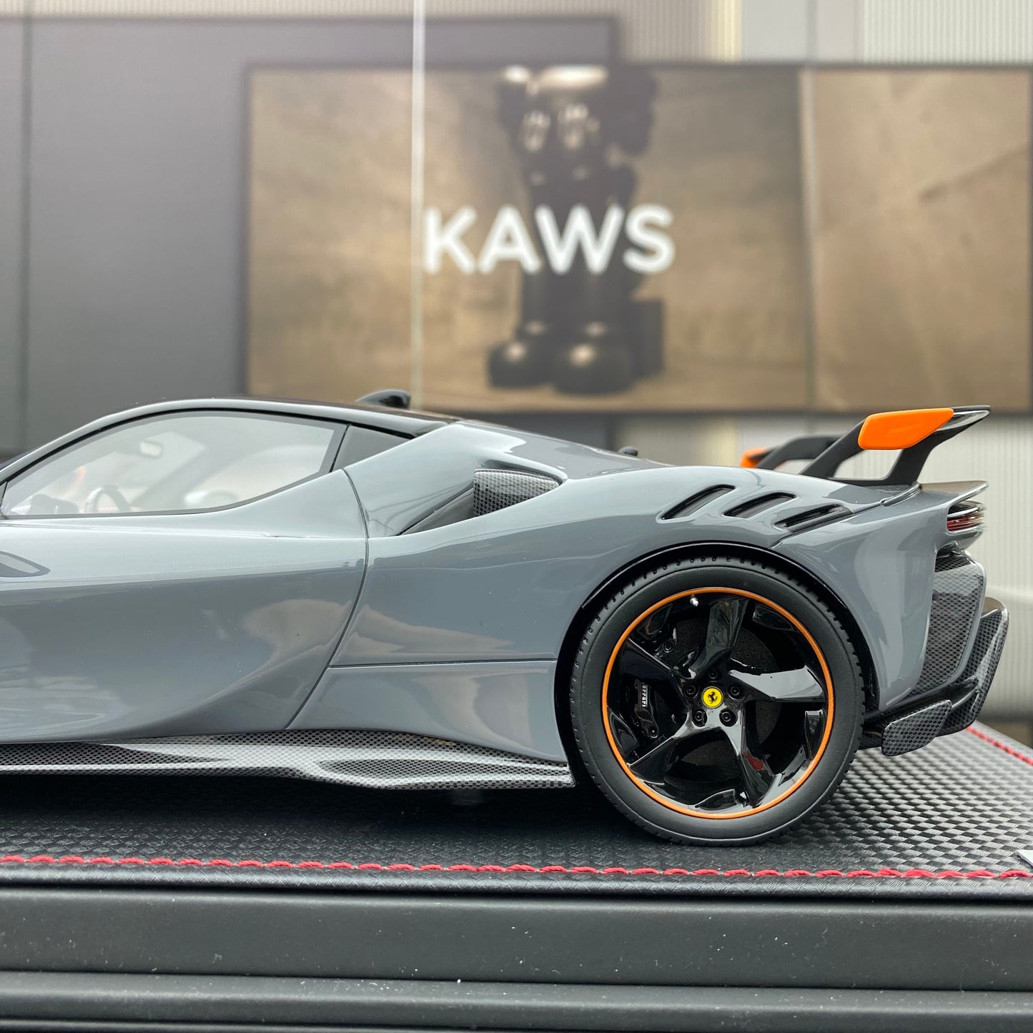 Ferrari SF90 XXStradale Nard Gray, edición especial, modelo de coche de simulación a escala 1/18