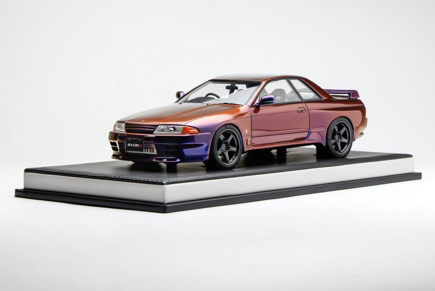 MOTORHELIX 1/18 Nissan Skyline GT-R (R32) Customized Version