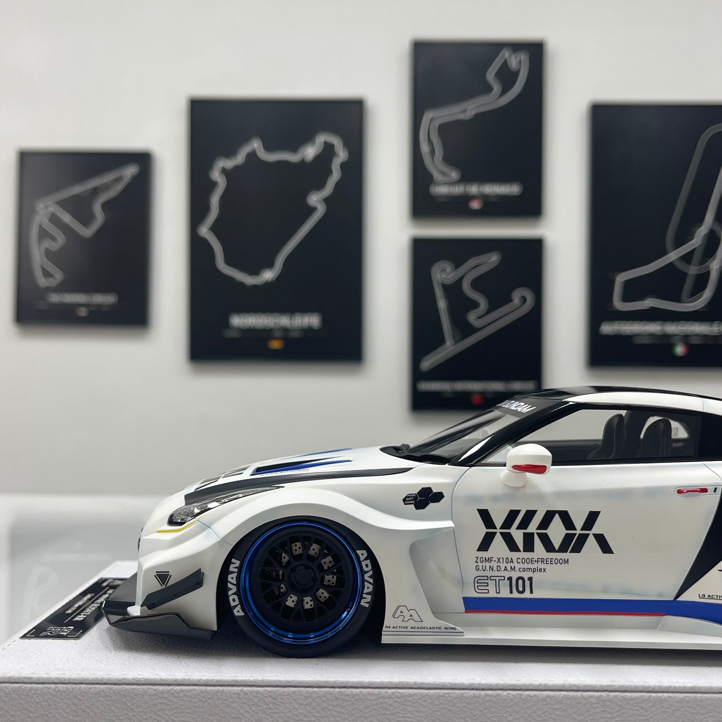 BBA MODEL 1/18 Nissan GTR 35GT-RR Gundam-themed Limited Edition Model Car