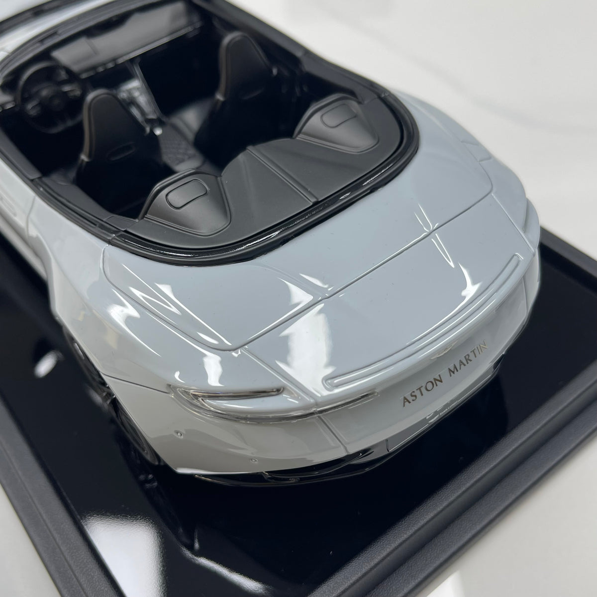 MOTORHELIX 1/18 Aston Martin DB12 Volante (Convertible) - Porcelain Grey (MH396)