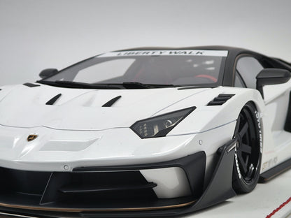 DG 1/18 Lamborghini 700GT EVO White Limited Edition Car Model Ornaments DG180223A