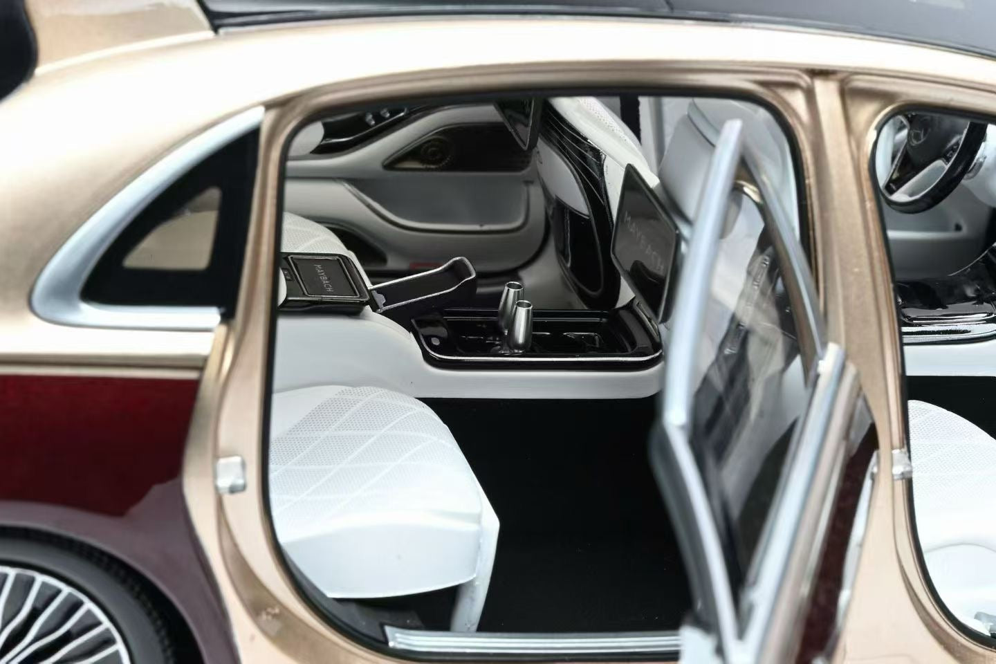 AR 1/18 Mercedes-Maybach S-Class Two-Tone Alloy Fully Openwork Car Model