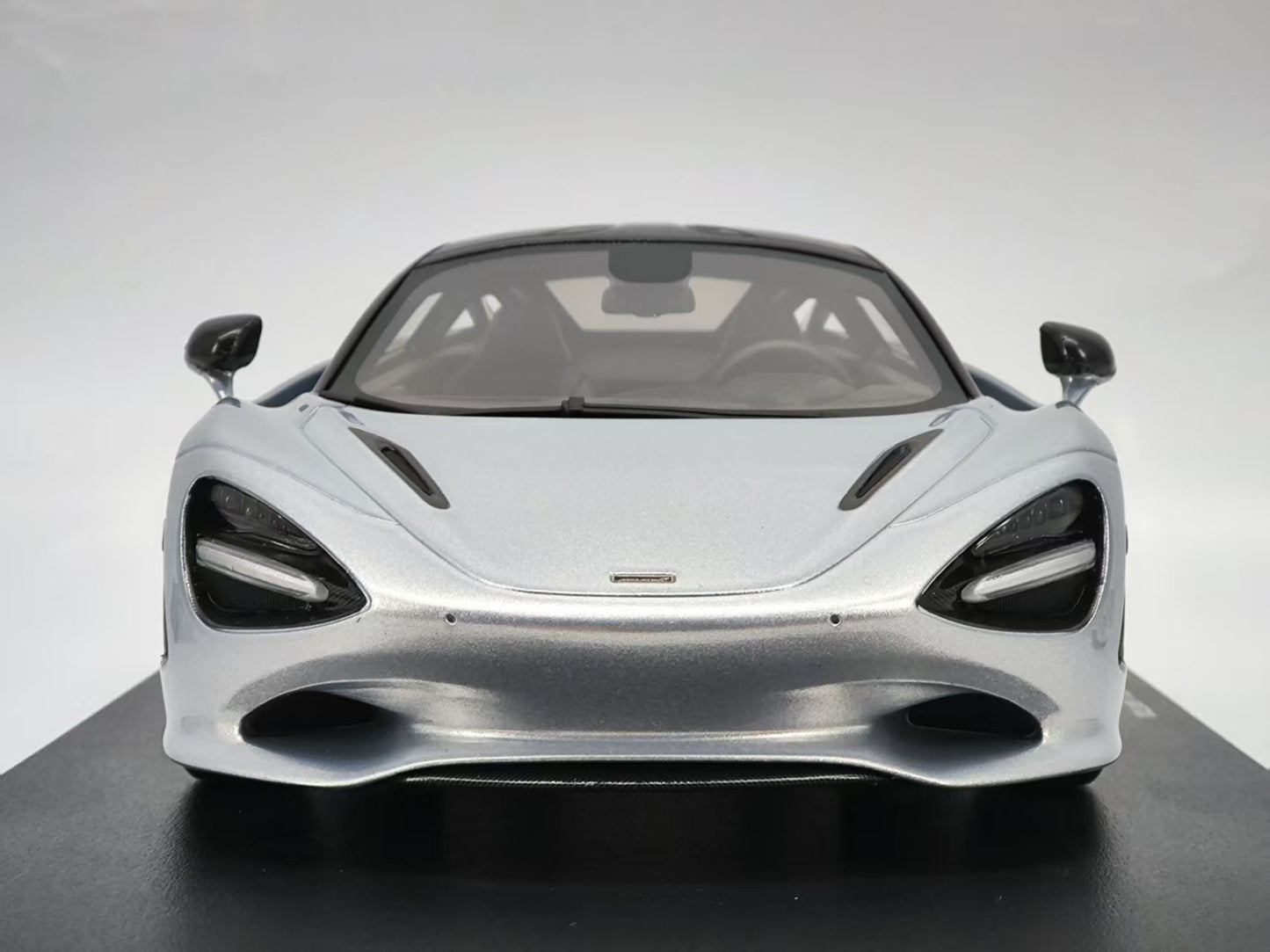 Topspeed 1/18 McLaren 720s Silver Resin Model TS0546