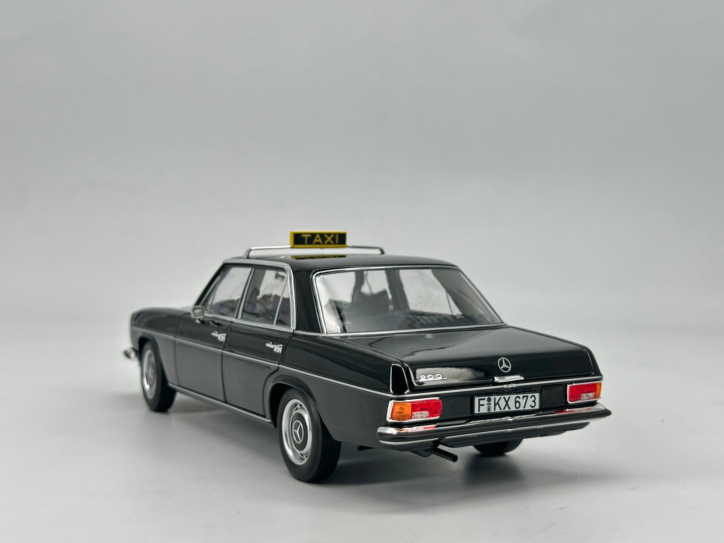 Norev 1/18 Mercedes Benz 200 1968 Taxi Black Alloy Car Model