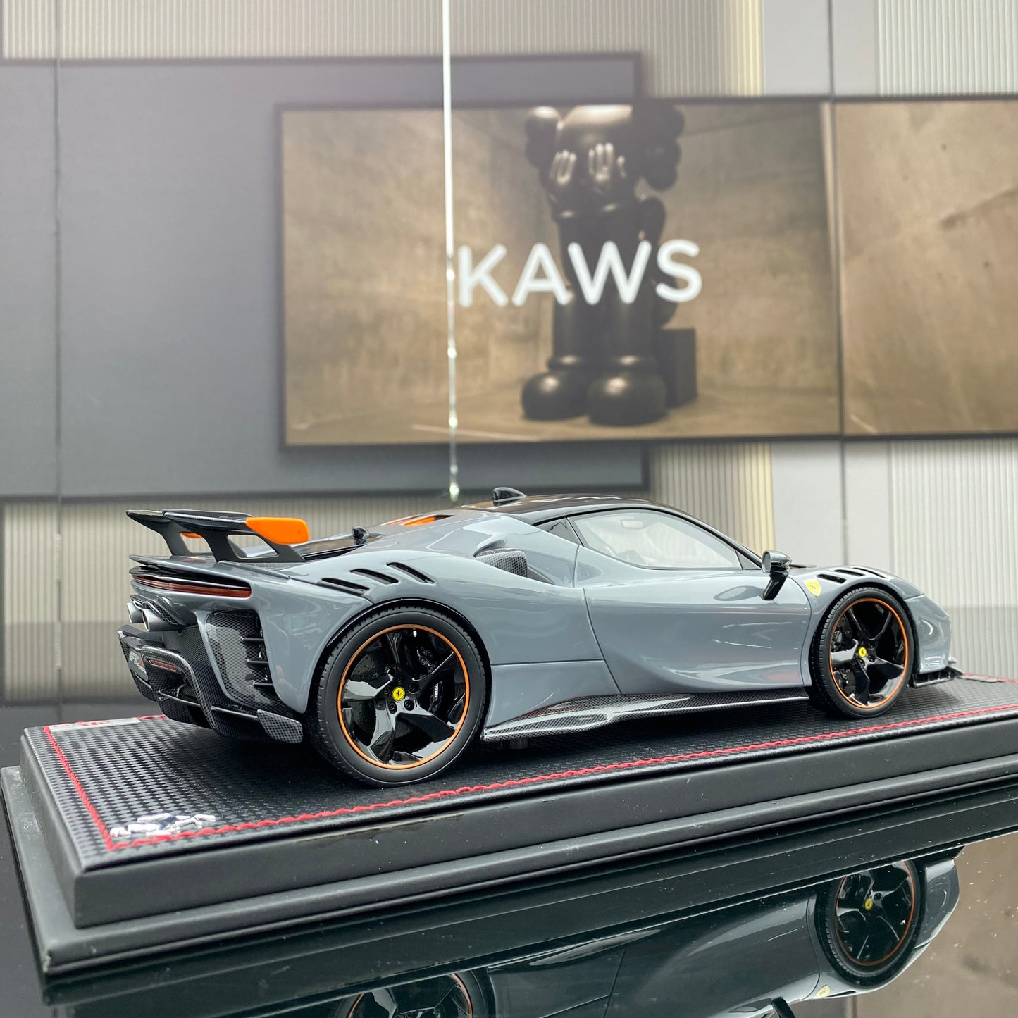 Ferrari SF90 XXStradale Nard Gray, edición especial, modelo de coche de simulación a escala 1/18