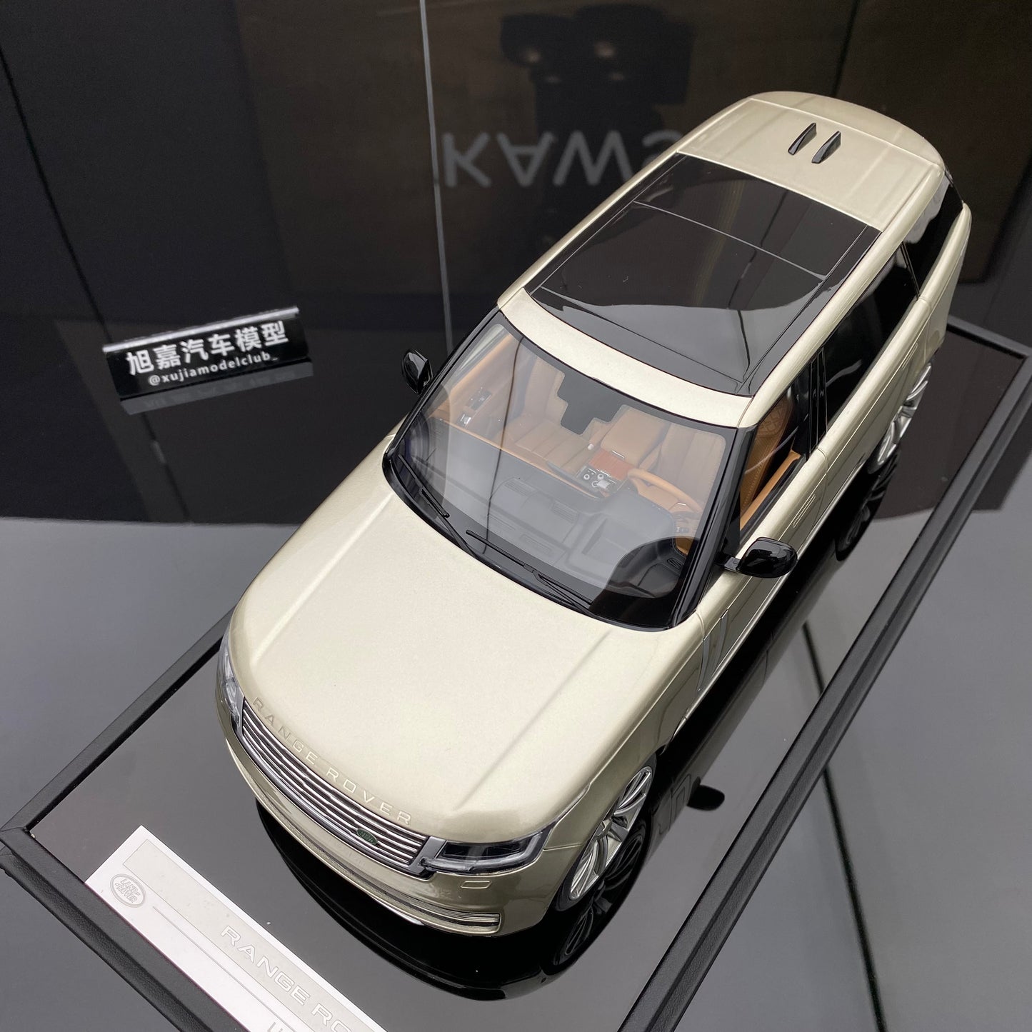 MOTORHELIX 1/18 Land Rover Range Rover Honor Creation Extended Edition Car Model Birthday Gift Ornament Gift