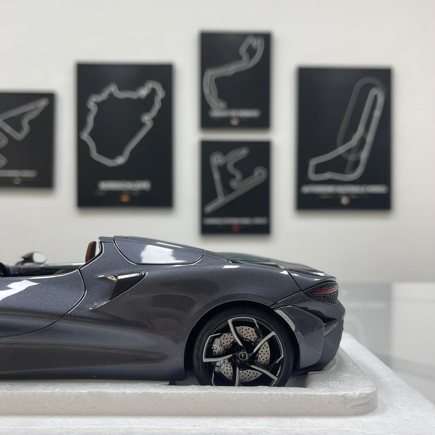 LCD 1/18 McLaren Elva Diecast Model – Metallic Grey (LCD18015-HGM)