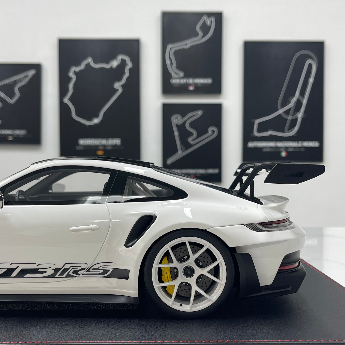 IVY 1/12 Porsche 992 GT3 RS White Wheels Limited Edition Model Car