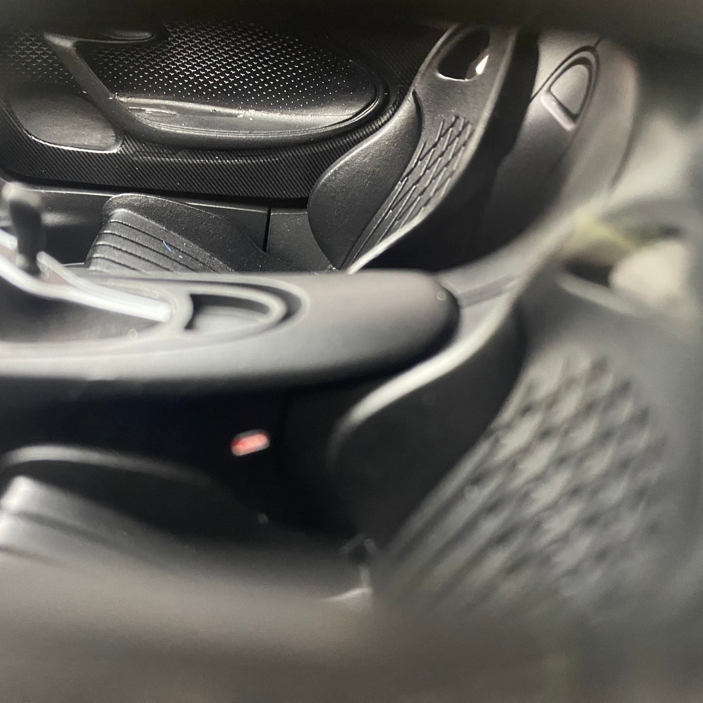 TopSpeed 1/18 Bugatti Chiron Pur Sport simulation car model