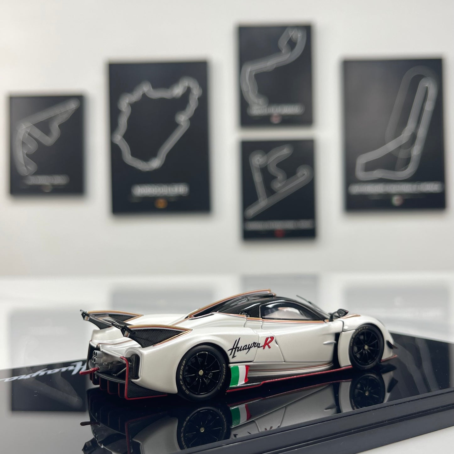 LCD 1/43 Pagani Huayra R Die-cast Model (Fully Opening Parts) – Matte White (LCD43017-PW)