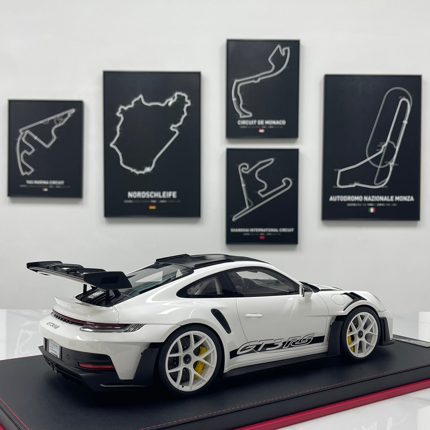 IVY 1/12 Porsche 992 GT3 RS White Wheels Limited Edition Model Car