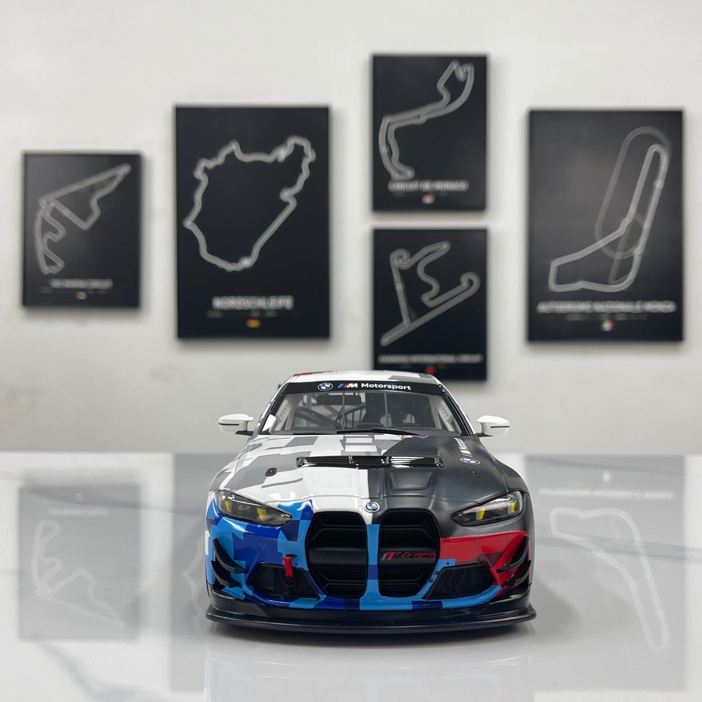 OTTO 1/18 BMW M4 GT4 White/Blue/Black OT1125