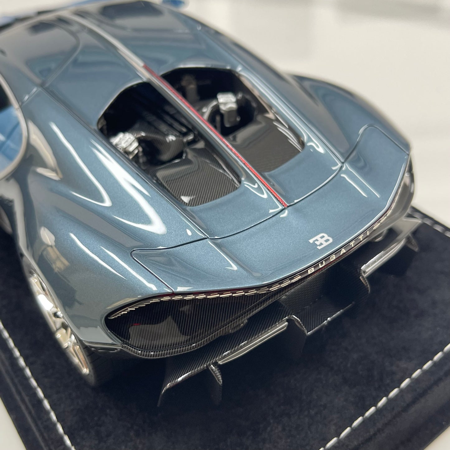 HH MODEL 1/18 Bugatti Tourbillon — Launch Color Limited Edition Model Car
