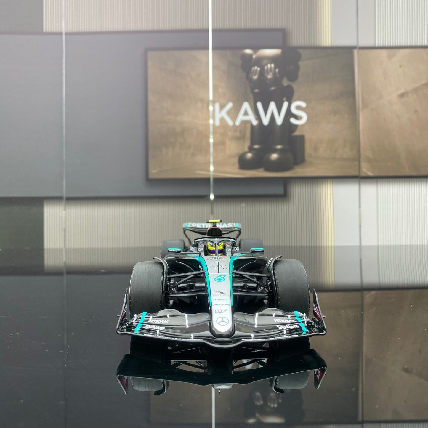 minichamps 1/18 MERCEDES MERCEDES AMG PETRONAS EQUIPO DE FÓRMULA UNO F1 W15