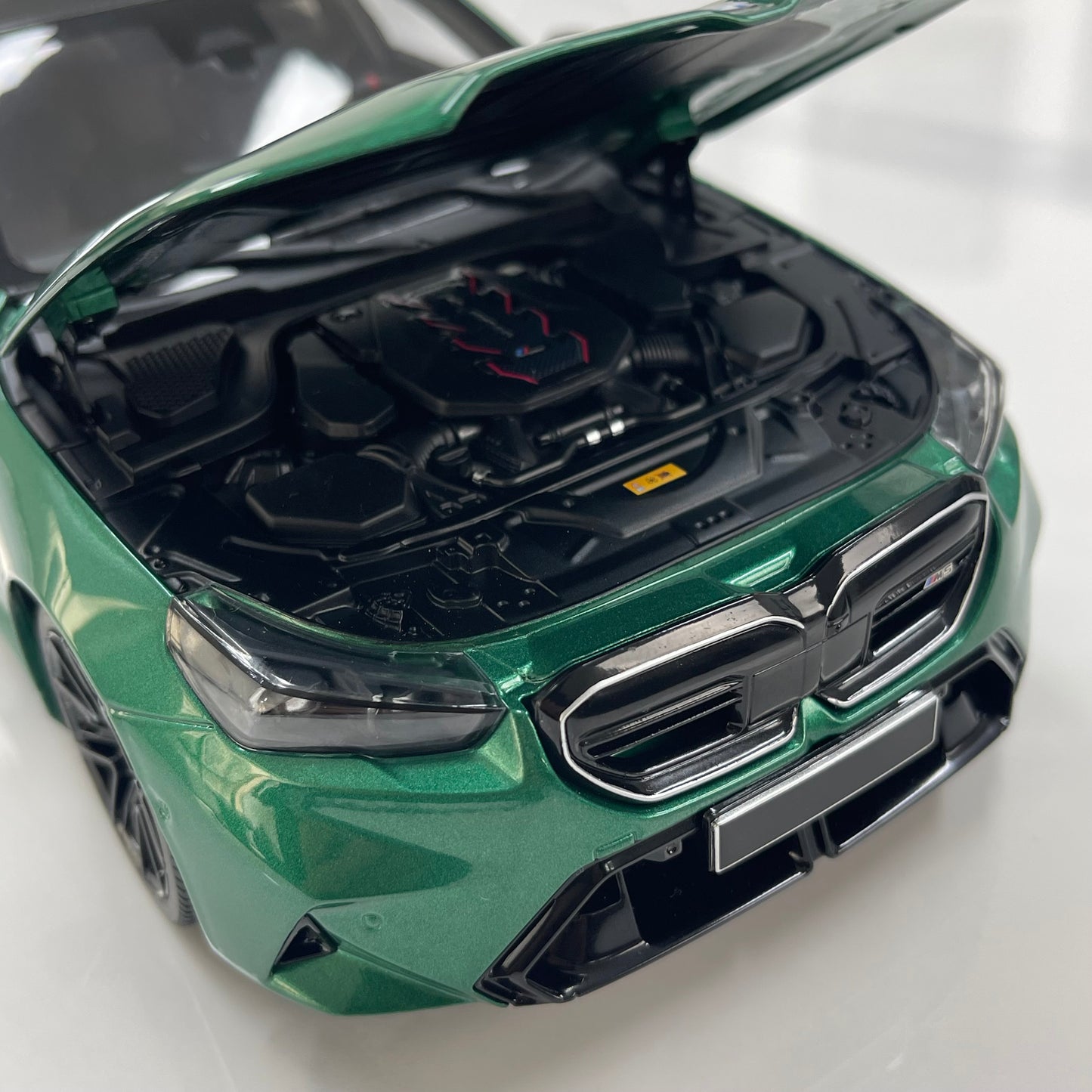 MINICHAMPS 1/18 BMW M5 Touring (2024) – Metallic Green – 110023902