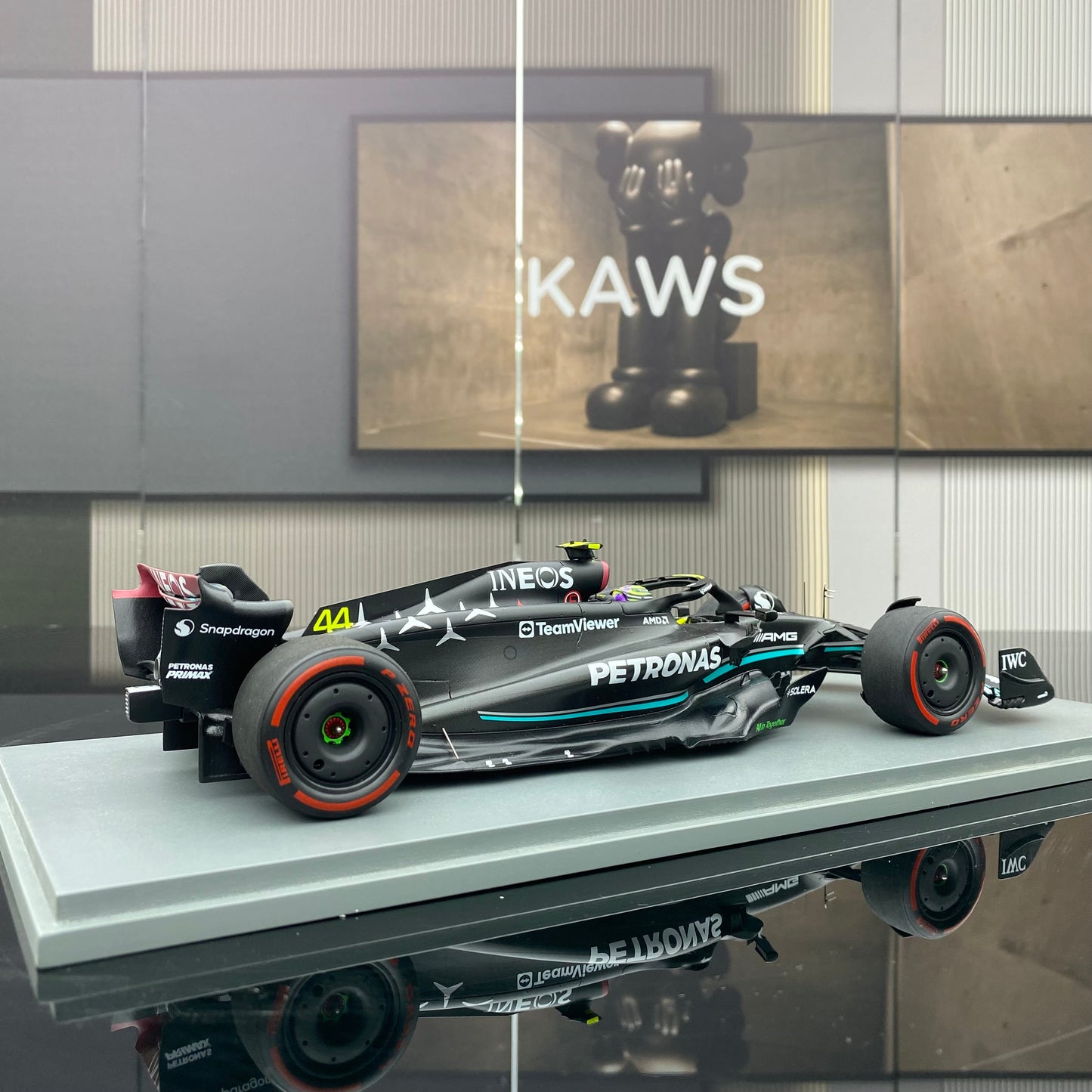 SPARK 1/18 Mercedes-Benz AMG F1 Team W14 2023 British Grand Prix Hamilton Black and Green Paint 18S901