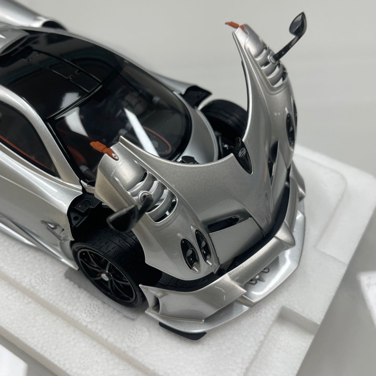 LCD 1/18 Pagani Imola Silver LCD125