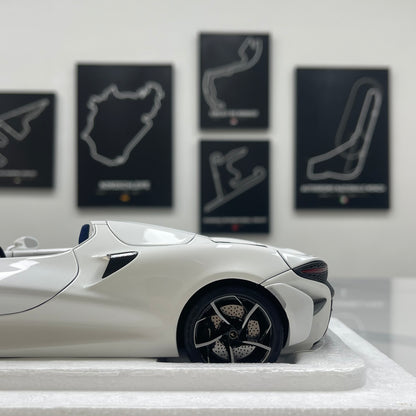 LCD 1/18 McLaren Elva Die-cast Model – Pearlescent White with Blue Interior (LCD18015-WH)