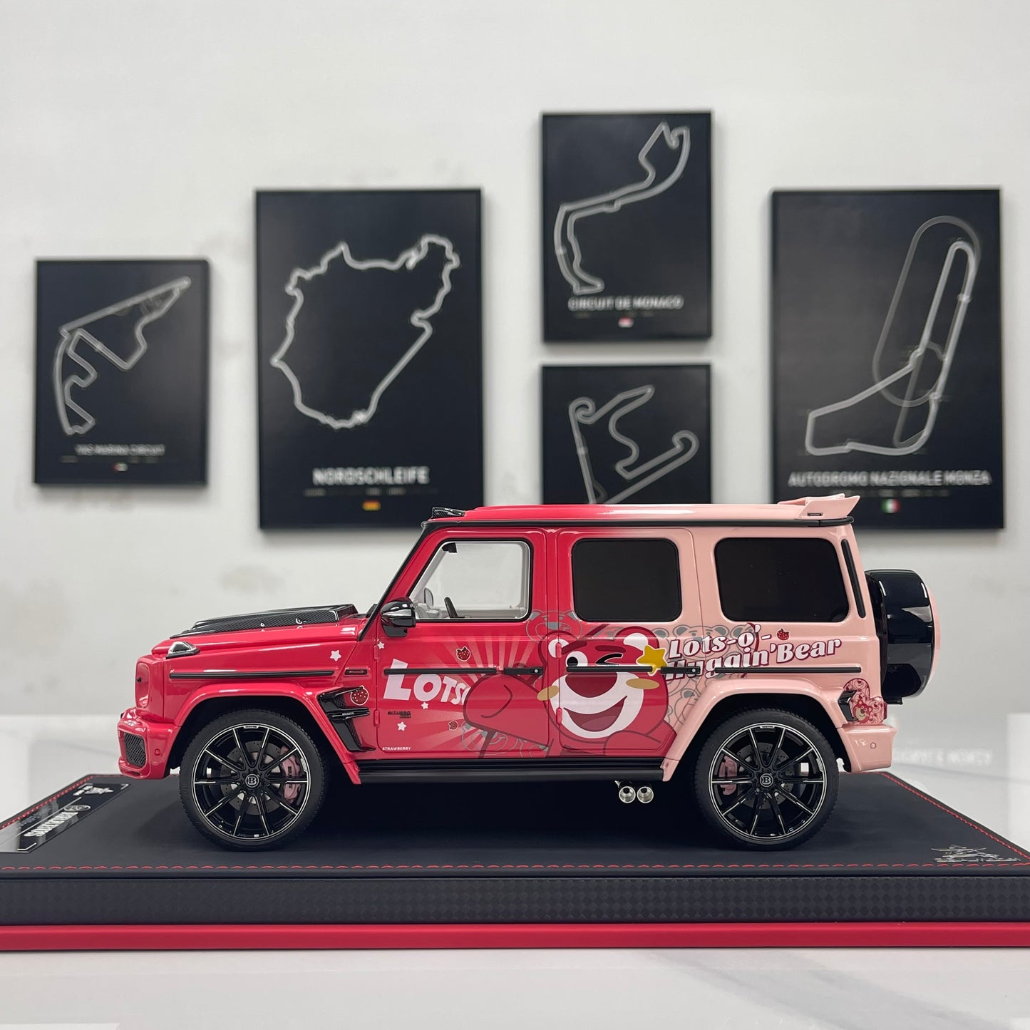 BBA Model 1/18 Brabus G800 "Lotso" (Strawberry Bear) BBA083