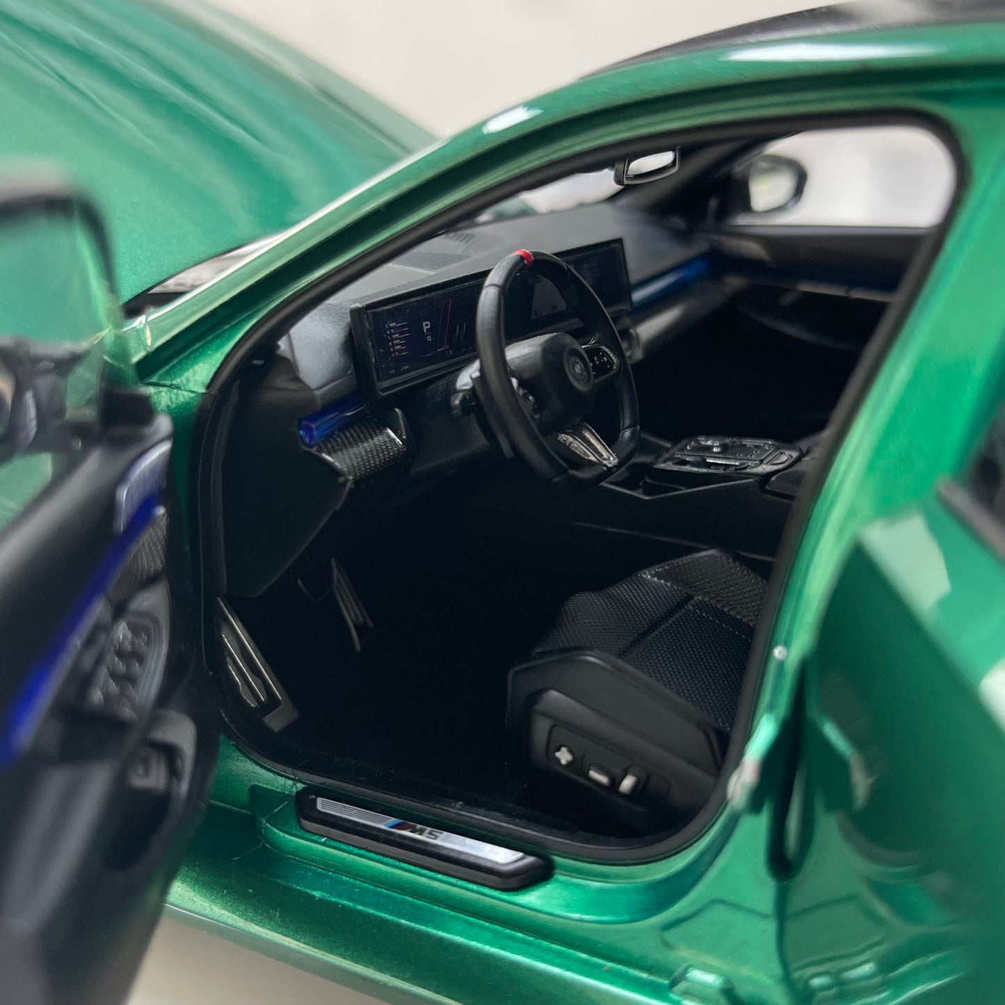MINICHAMPS 1/18 BMW M5 2024 Metallic Green 110023800