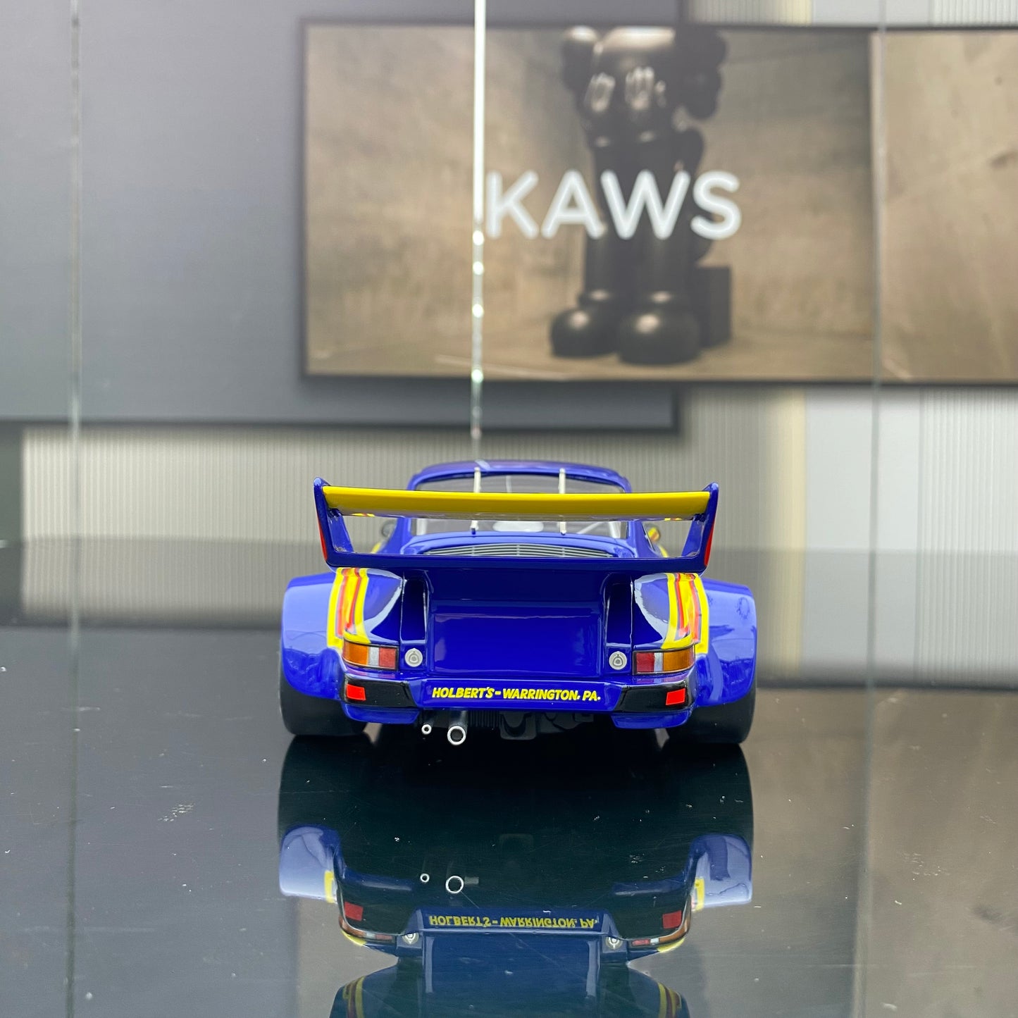 TOPSPEED 1/18 Porsche 934.5 blue and yellow painting simulation car model collection ornaments
